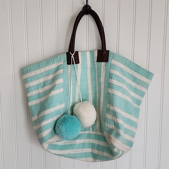 Crown & Ivy Retro Stripe Tote Bag - Picture 3 of 9